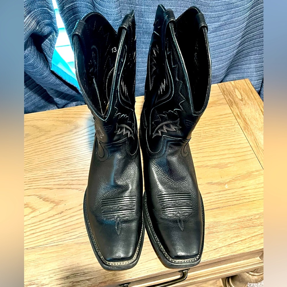 Men’s Ariat Black Size 13D Cowboy Boots!!!!!